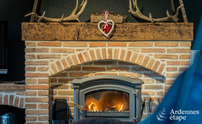 Gte confortable pour 6 personnes  Ereze, Ardenne : profitez du confort, du jacuzzi et de la proximit de la nature