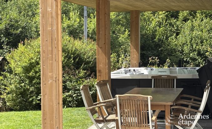 Gte confortable pour 6 personnes  Ereze, Ardenne : profitez du confort, du jacuzzi et de la proximit de la nature