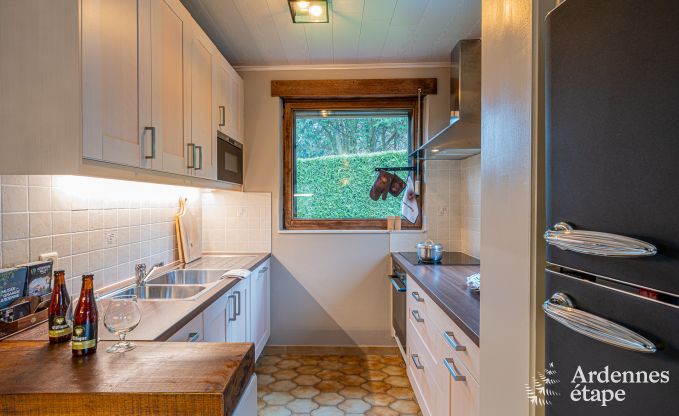 Gte confortable pour 6 personnes  Ereze, Ardenne : profitez du confort, du jacuzzi et de la proximit de la nature