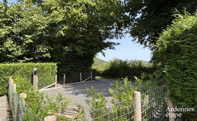 Gte confortable pour 6 personnes  Ereze, Ardenne : profitez du confort, du jacuzzi et de la proximit de la nature