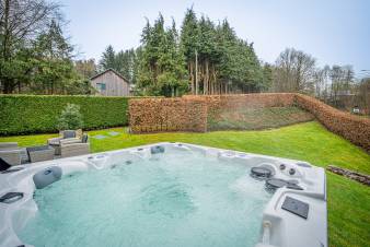 Magnifique maison de vacances à Erezée, Ardenne : confort pour 6 personnes avec jacuzzi et jardin