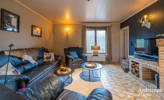 G�te confortable pour 6 personnes � Erez�e, Ardenne : profitez du confort, du jacuzzi et de la proximit� de la nature