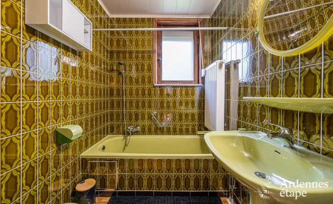 G�te confortable pour 6 personnes � Erez�e, Ardenne : profitez du confort, du jacuzzi et de la proximit� de la nature