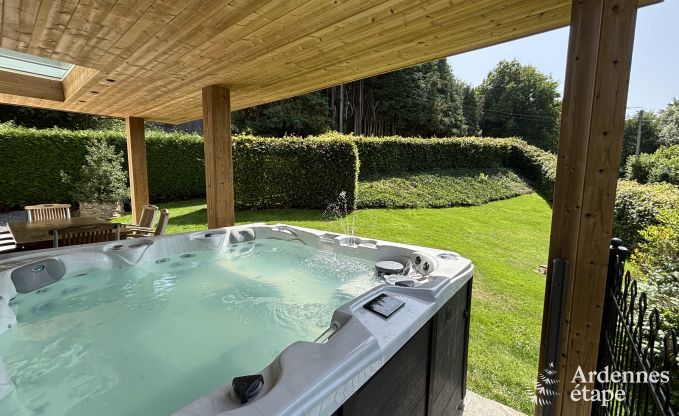 G�te confortable pour 6 personnes � Erez�e, Ardenne : profitez du confort, du jacuzzi et de la proximit� de la nature