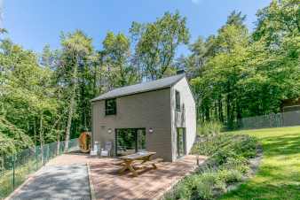 Maison de vacances indpendante pour 4 personnes  reze avec jardin priv, sauna extrieur, jeux dans l'Ardenne