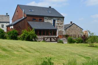 Maison villageoise pour 12 personnes avec sauna et jacuzzi à Erezée