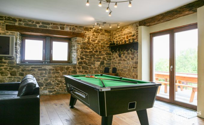 Maison spacieuse 12 personnes � Erez�e, 6 chambres, sauna, jacuzzi, salle de jeux, Ardenne