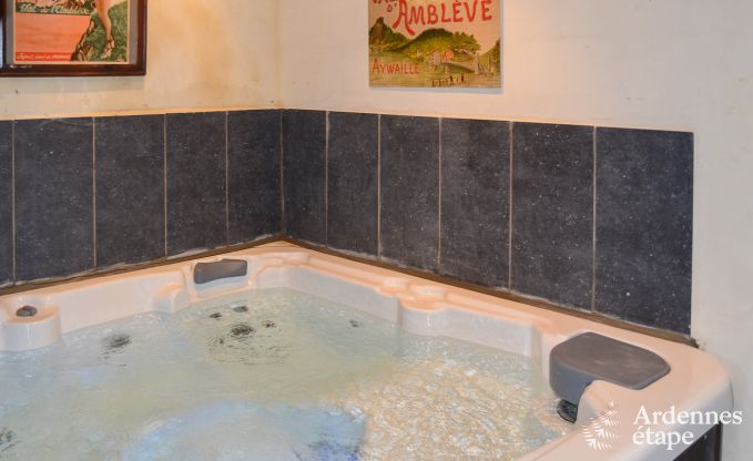 Maison spacieuse 12 personnes � Erez�e, 6 chambres, sauna, jacuzzi, salle de jeux, Ardenne