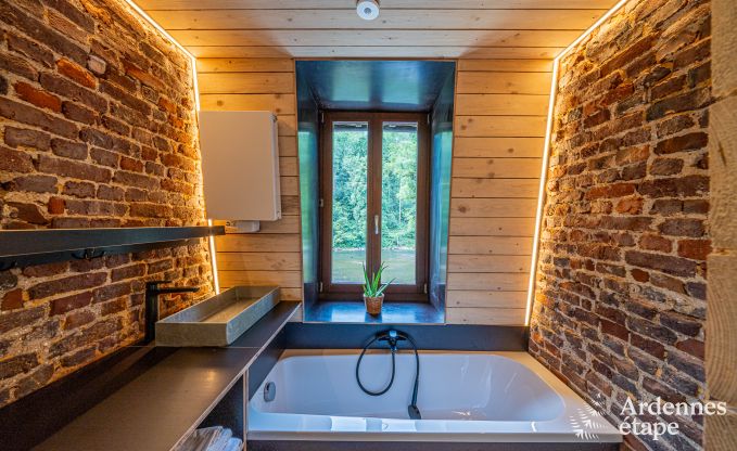 Maison de vacances exceptionnelle  Esneux pour 18 personnes avec 6 chambres, piscine  dbordement et jacuzzi extrieur