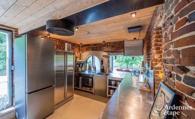 Maison de vacances exceptionnelle  Esneux pour 18 personnes avec 6 chambres, piscine  dbordement et jacuzzi extrieur