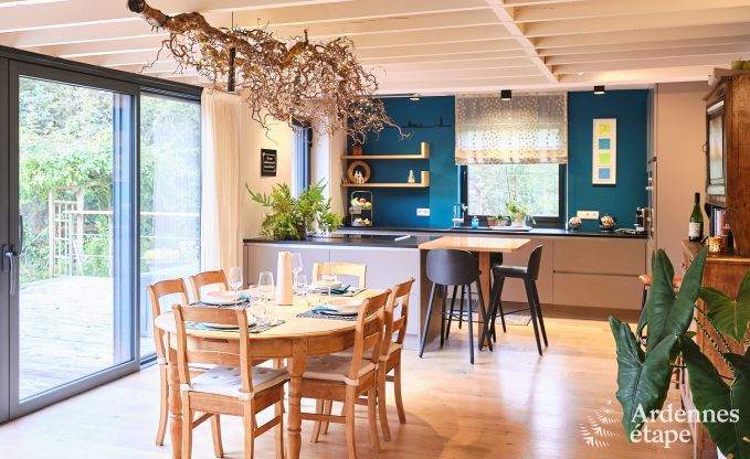 Charmant chalet sur pilotis, au bord de l'eau, pour 2 personnes  Ferrires avec pole  bois, jardin et terrasse prive