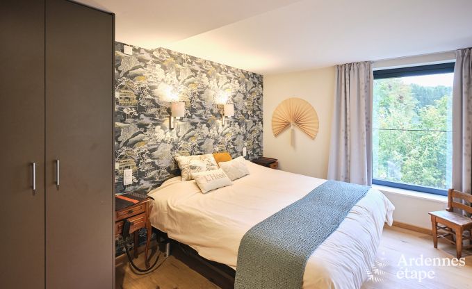 Charmant chalet sur pilotis, au bord de l'eau, pour 2 personnes  Ferrires avec pole  bois, jardin et terrasse prive