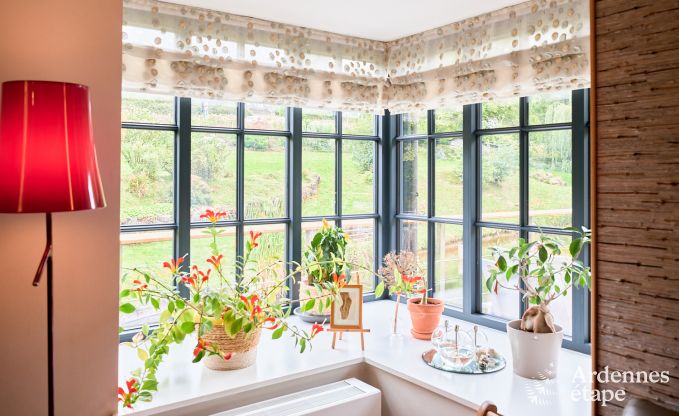 Charmant chalet sur pilotis, au bord de l'eau, pour 2 personnes  Ferrires avec pole  bois, jardin et terrasse prive