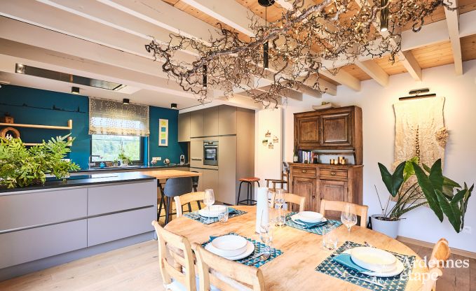 Charmant chalet sur pilotis, au bord de l'eau, pour 2 personnes  Ferrires avec pole  bois, jardin et terrasse prive