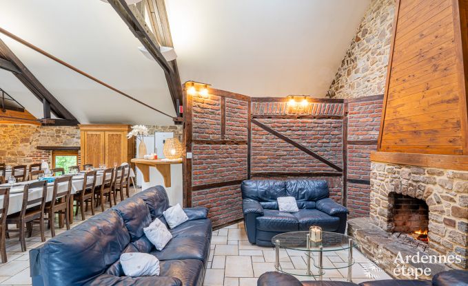 Grande maison de vacances pour 32 personnes  Ferrires avec 12 chambres, sauna, jacuzzi et quipements de jeux