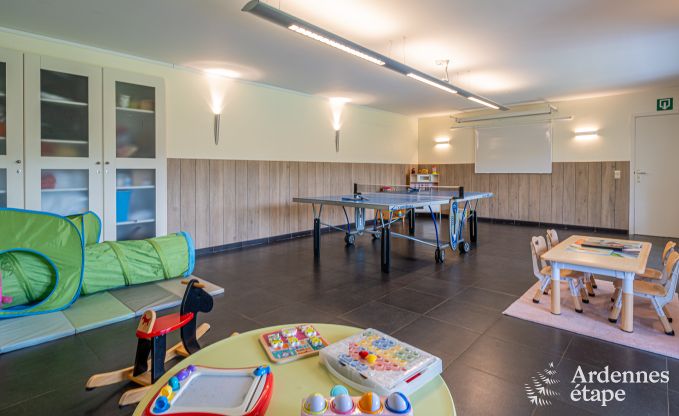 Grande maison de vacances pour 32 personnes � Ferri�res avec 12 chambres, sauna, jacuzzi et �quipements de jeux