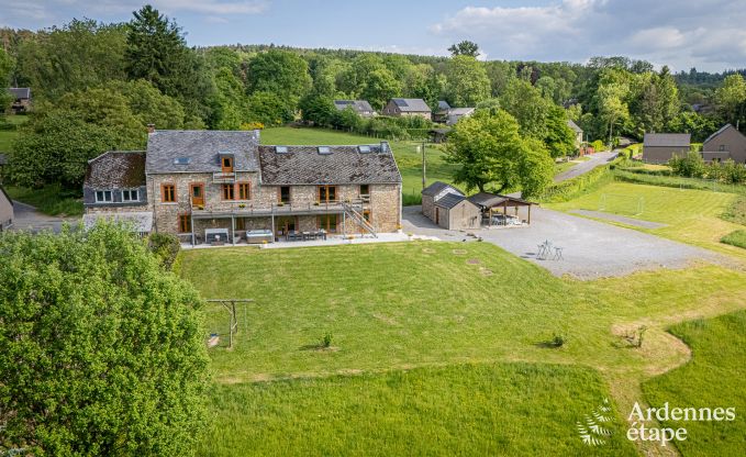 Grande maison de vacances pour 32 personnes � Ferri�res avec 12 chambres, sauna, jacuzzi et �quipements de jeux