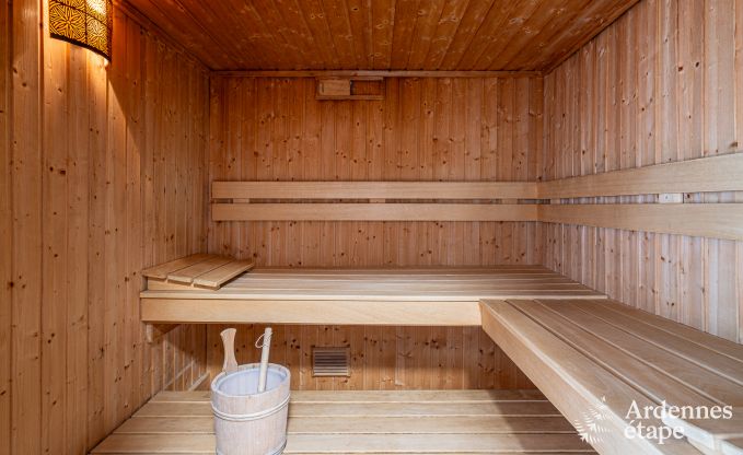 Grande maison de vacances pour 32 personnes � Ferri�res avec 12 chambres, sauna, jacuzzi et �quipements de jeux