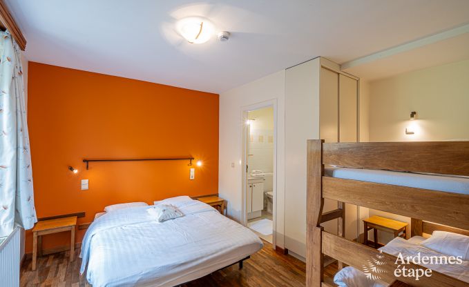 Grande maison de vacances pour 32 personnes � Ferri�res avec 12 chambres, sauna, jacuzzi et �quipements de jeux