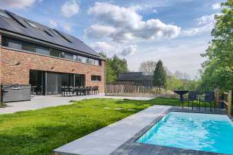 Luxueuse villa avec sauna & jacuzzi pour 15 p. à Ferrières