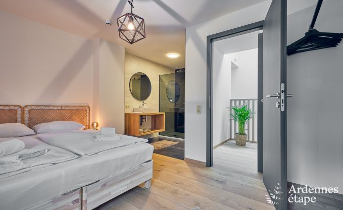 Villa haut de gamme � Ferri�res Ardenne, 15 personnes, 7 chambres, spa, piscine chauff�e, jardin priv�, �quipements adapt�s