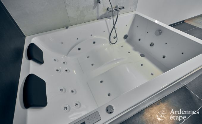 Villa haut de gamme � Ferri�res Ardenne, 15 personnes, 7 chambres, spa, piscine chauff�e, jardin priv�, �quipements adapt�s
