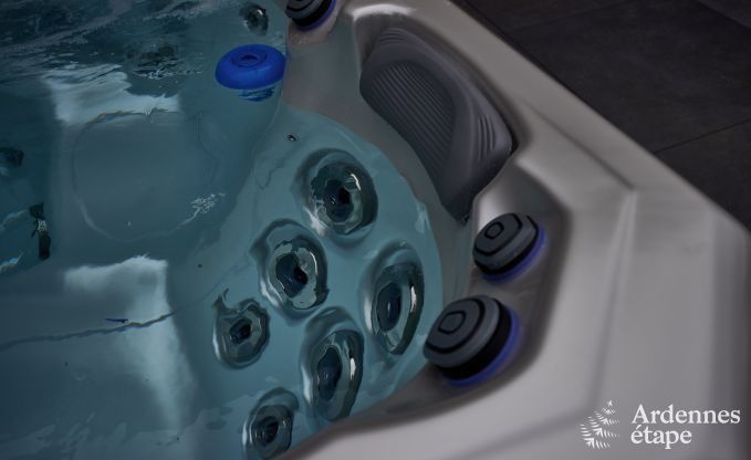 Villa haut de gamme � Ferri�res Ardenne, 15 personnes, 7 chambres, spa, piscine chauff�e, jardin priv�, �quipements adapt�s