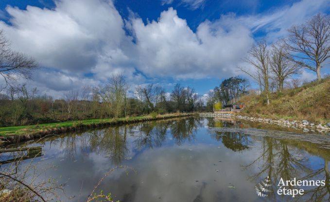Chalet avec étang pour 6 p. à Florennes en Ardennes