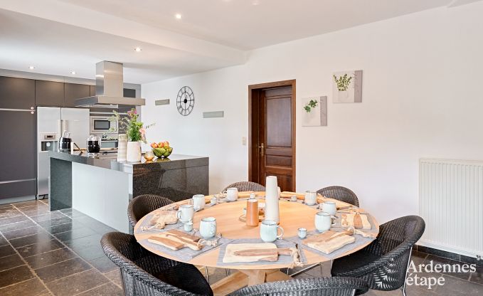 Grande maison de vacances confortable pour 10 personnes  Voeren avec piscine prive, jacuzzi et jardin