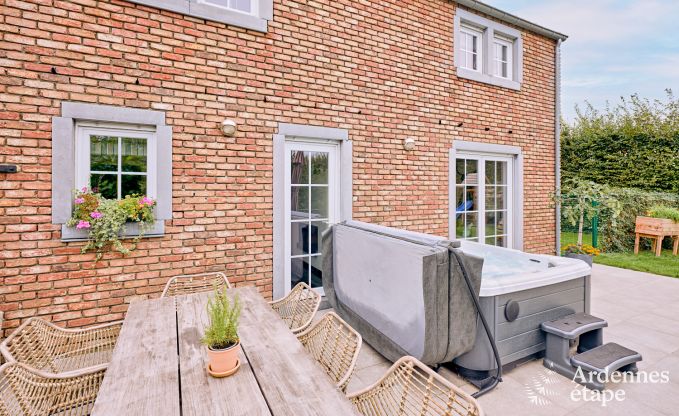 Grande maison de vacances confortable pour 10 personnes  Voeren avec piscine prive, jacuzzi et jardin