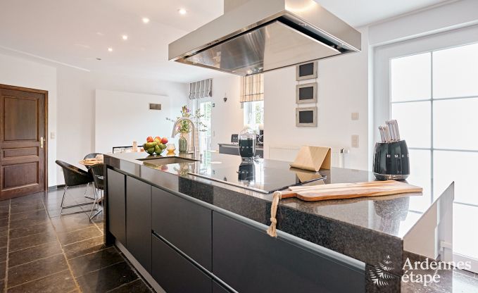 Grande maison de vacances confortable pour 10 personnes  Voeren avec piscine prive, jacuzzi et jardin