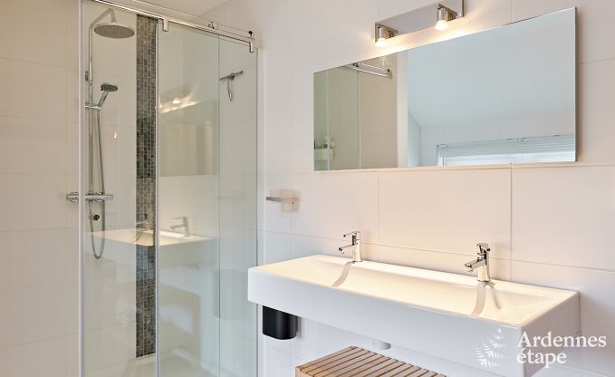 Grande maison de vacances confortable pour 10 personnes  Voeren avec piscine prive, jacuzzi et jardin