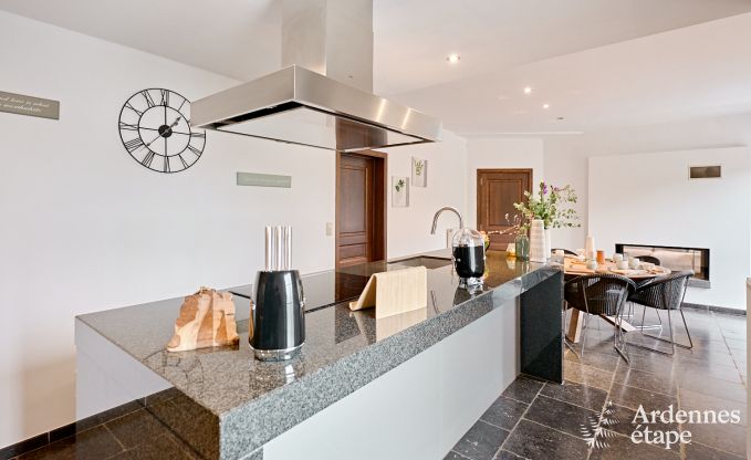 Grande maison de vacances confortable pour 10 personnes  Voeren avec piscine prive, jacuzzi et jardin