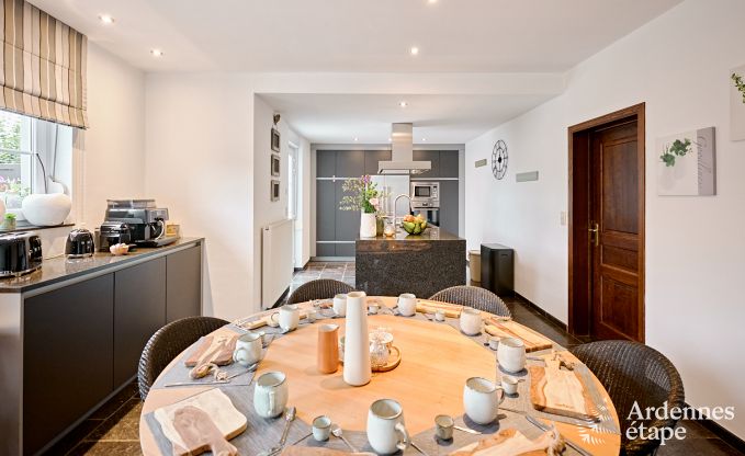 Grande maison de vacances confortable pour 10 personnes  Voeren avec piscine prive, jacuzzi et jardin