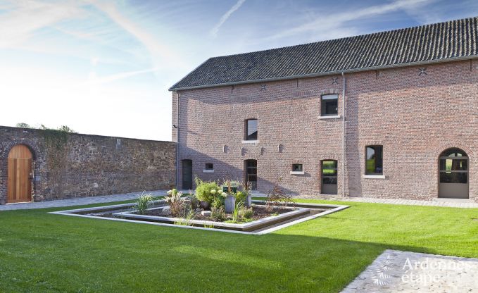 Maison de vacances de luxe  Froidthier pour 10 personnes avec piscine, bien-tre et 5 chambres prs d'Aubel