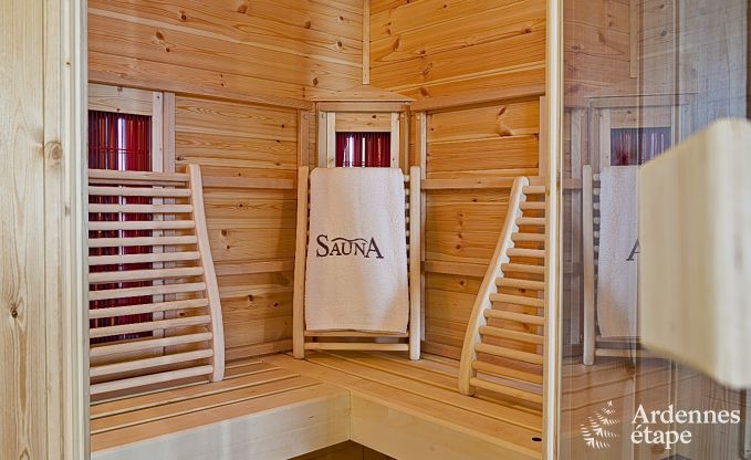 Maison de vacances de luxe  Froidthier pour 10 personnes avec piscine, bien-tre et 5 chambres prs d'Aubel