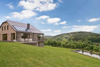 Maison de vacances bien situe dans un domaine pour 8 pers.  Gedinne