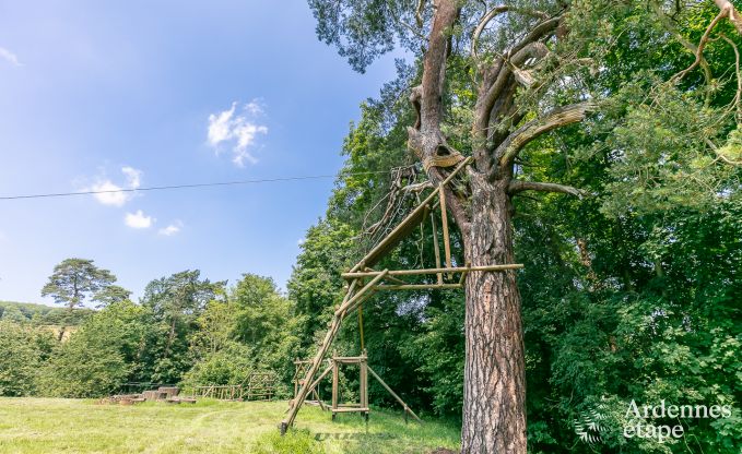 Chteau  Gesves pour 40 personnes en Ardenne