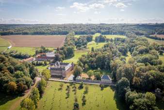 Charmante maison de vacances  Gesves, en Ardenne : confort pour 6 personnes, pole  bois, barbecue et sauna.