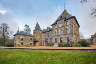 Château à Gouvy : majestueux séjour pour 32 personnes avec 16 chambres