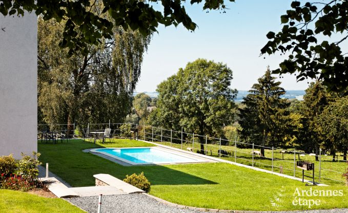 Jolie maison de vacances 12 personnes avec piscine extérieure à Gouvy