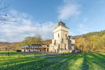 Partie de château rien que pour vous à Hamoir 3.5 étoiles pour 8 personnes.