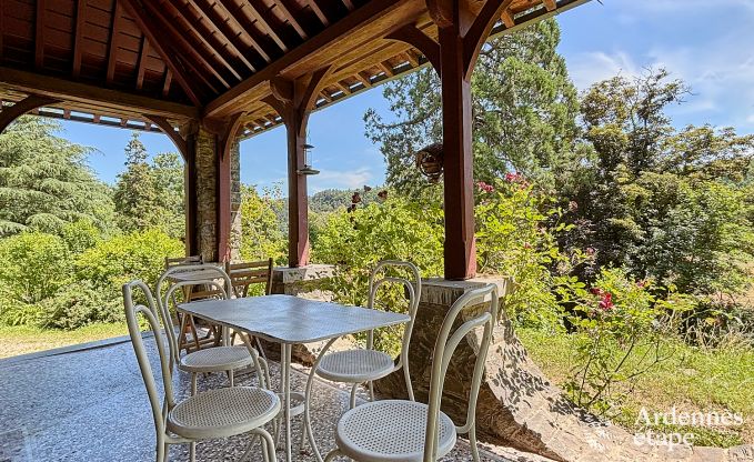 Grande maison de vacances pour 14 personnes avec 5 chambres, 4 salles de bains et grand jardin priv  Hamoir, Ardenne