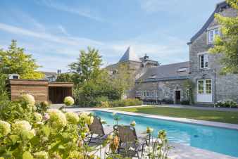 Ferme-château avec piscine pour 28 pers. à Hamoir en Ardenne
