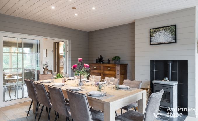 Spacieuse maison de vacances pour 12 personnes avec piscine et jardin priv� � Hamois, Ardenne