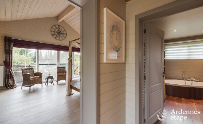 Spacieuse maison de vacances pour 12 personnes avec piscine et jardin priv� � Hamois, Ardenne