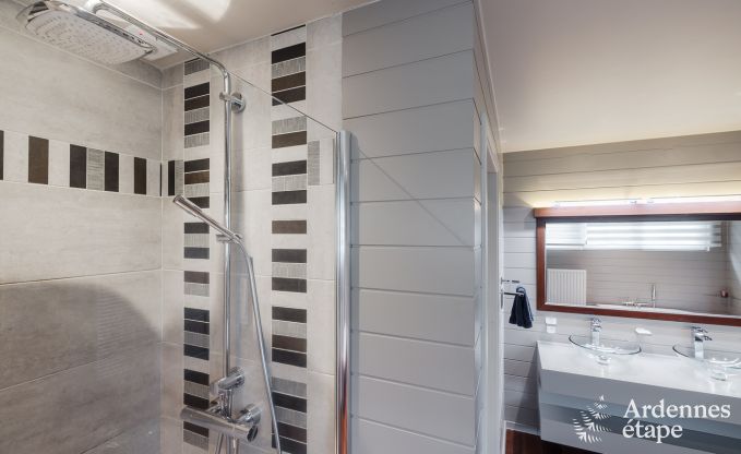 Spacieuse maison de vacances pour 12 personnes avec piscine et jardin priv� � Hamois, Ardenne