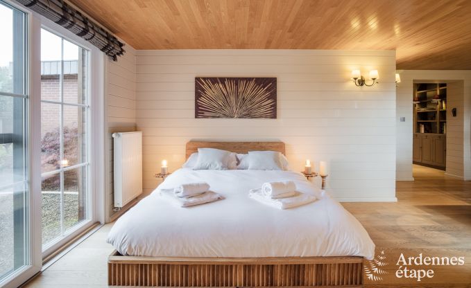 Spacieuse maison de vacances pour 12 personnes avec piscine et jardin priv� � Hamois, Ardenne