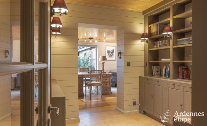 Spacieuse maison de vacances pour 12 personnes avec piscine et jardin priv� � Hamois, Ardenne