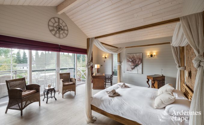 Spacieuse maison de vacances pour 12 personnes avec piscine et jardin priv� � Hamois, Ardenne